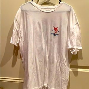 Men’s white tee shirt